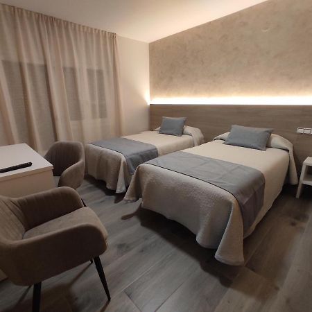 ולדרוברס Hotel Querol מראה חיצוני תמונה