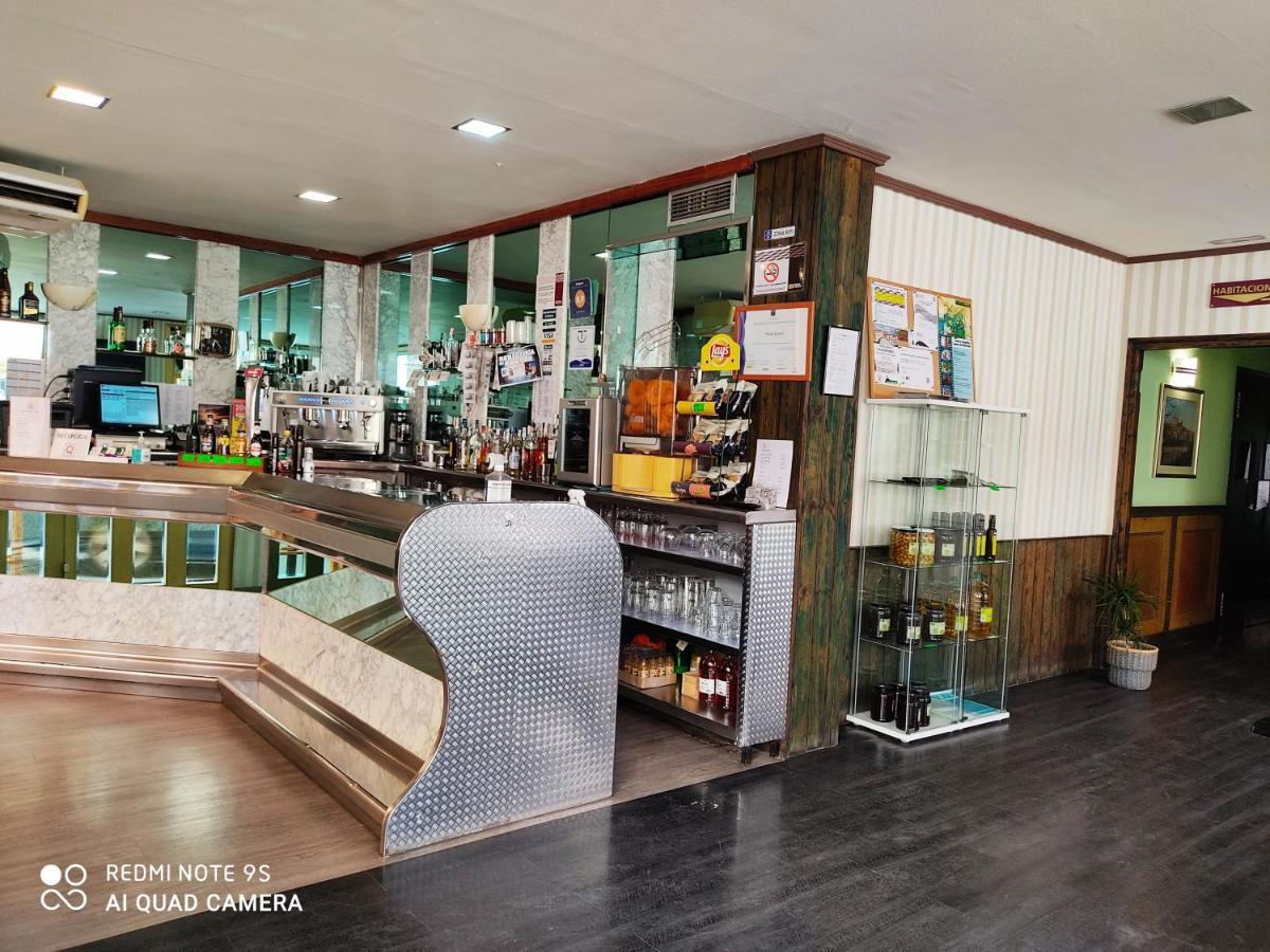 ולדרוברס Hotel Querol מראה חיצוני תמונה