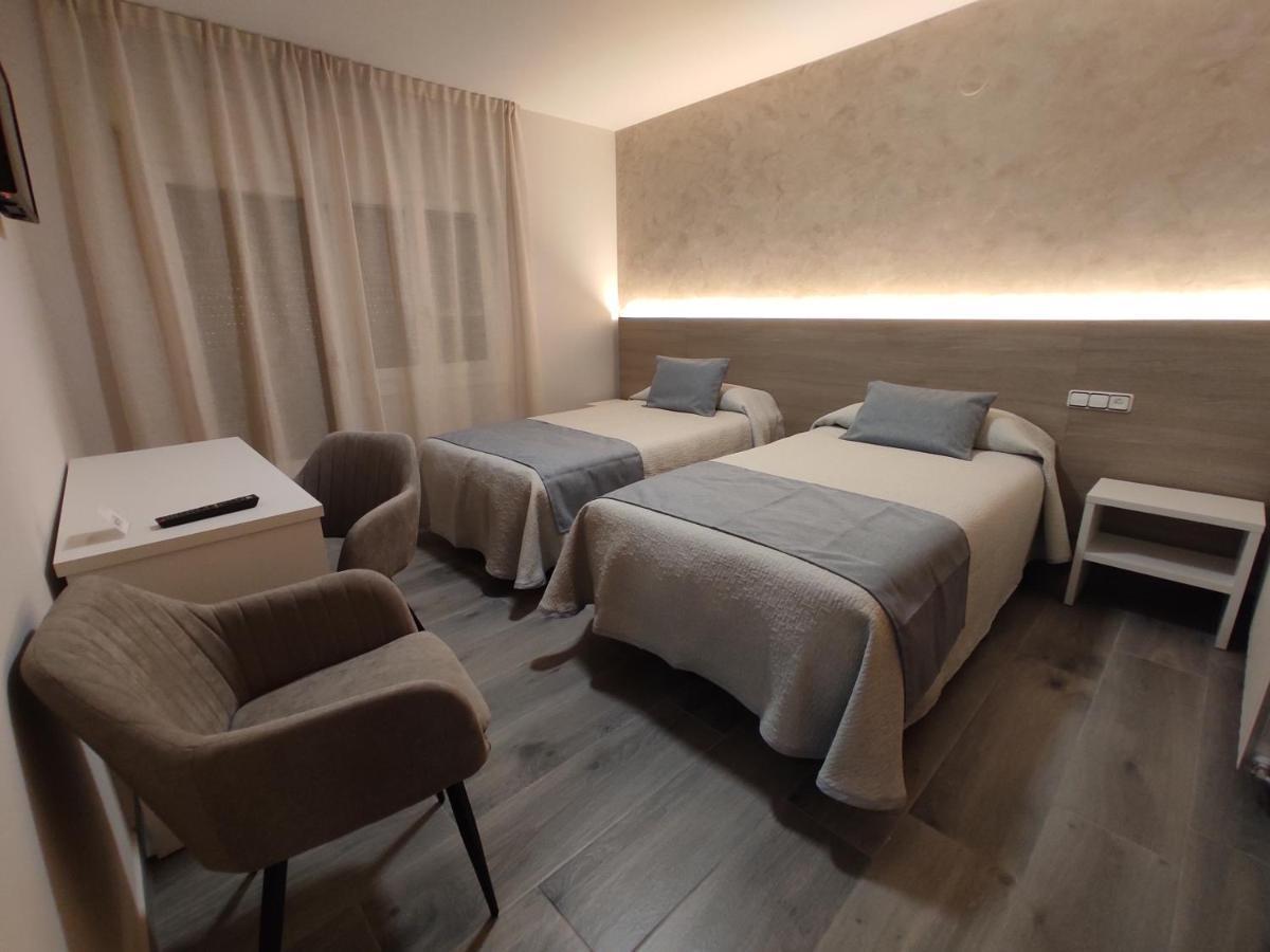 ולדרוברס Hotel Querol מראה חיצוני תמונה