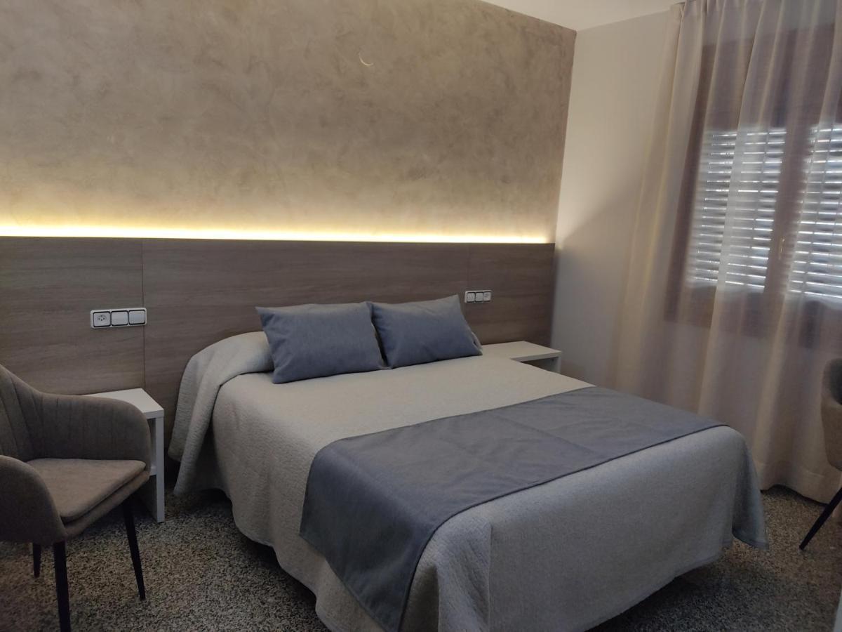 ולדרוברס Hotel Querol מראה חיצוני תמונה