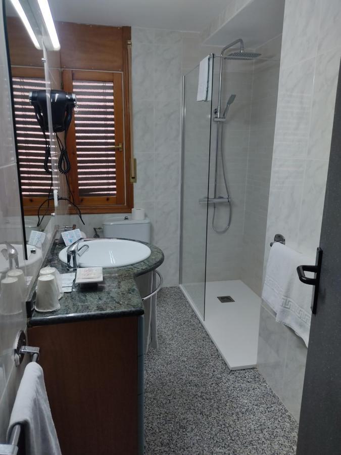 ולדרוברס Hotel Querol מראה חיצוני תמונה