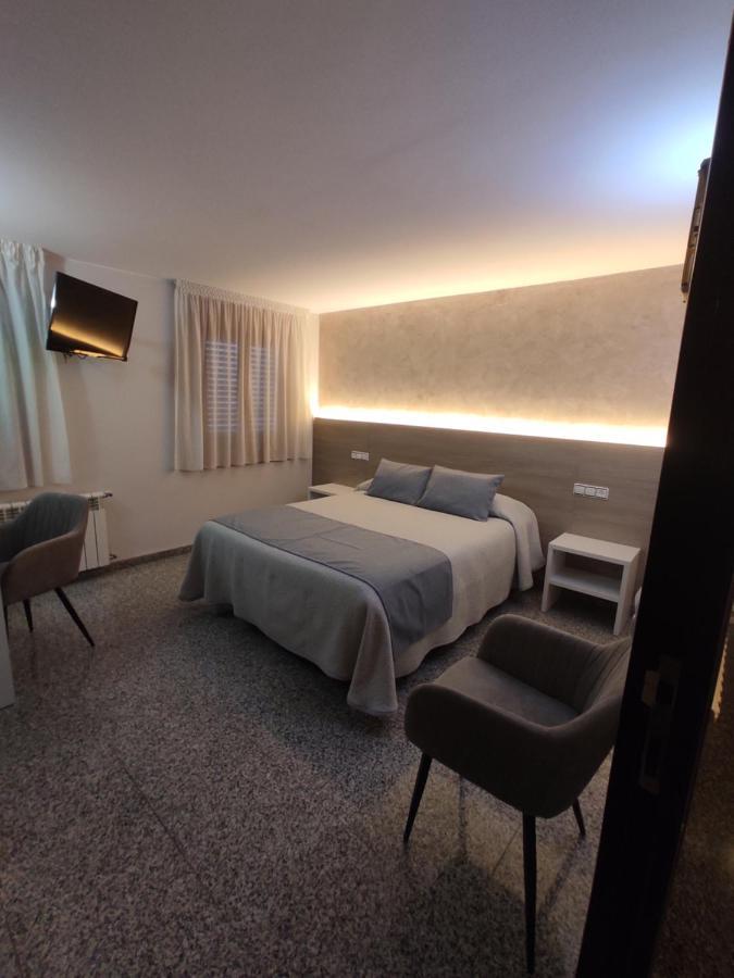 ולדרוברס Hotel Querol מראה חיצוני תמונה
