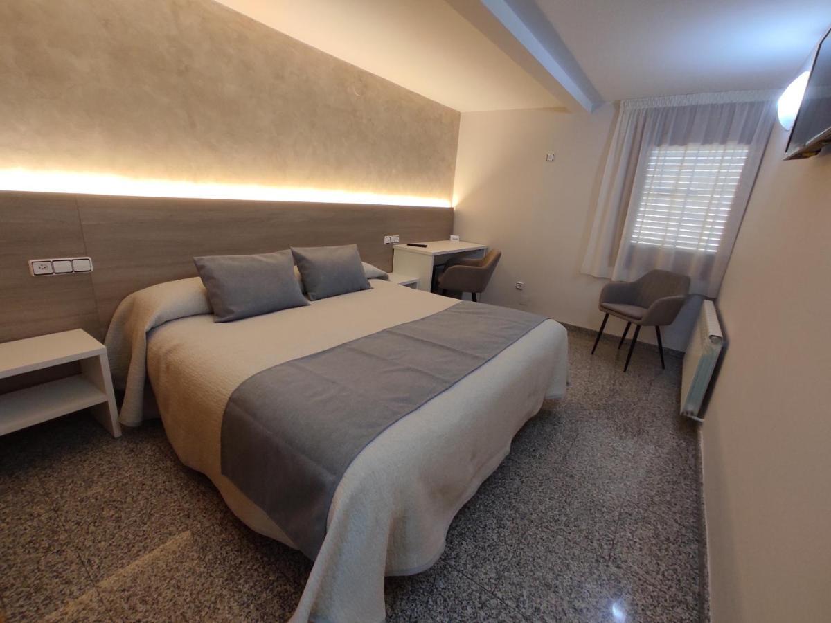 ולדרוברס Hotel Querol מראה חיצוני תמונה